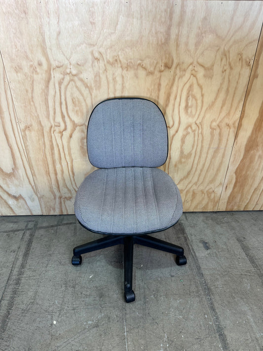 Turnco Industries Grey/pastel coloured office chair