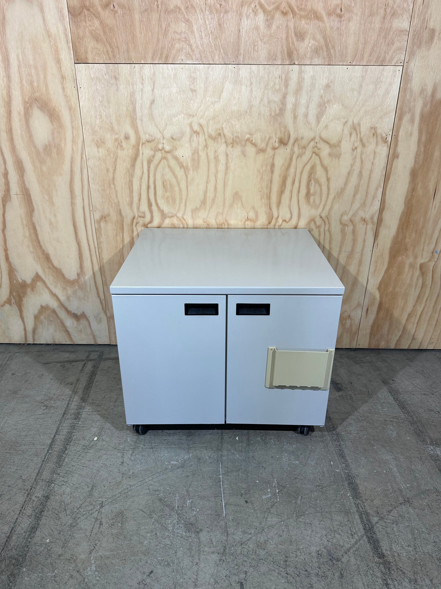 Double door pedestal in grey