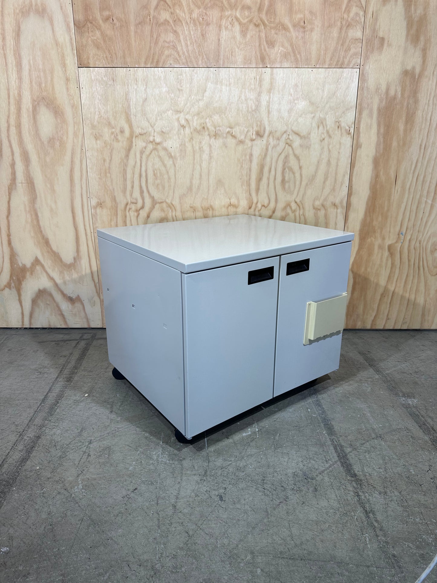 Double door pedestal in grey