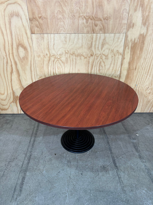 Oak round table Black Base