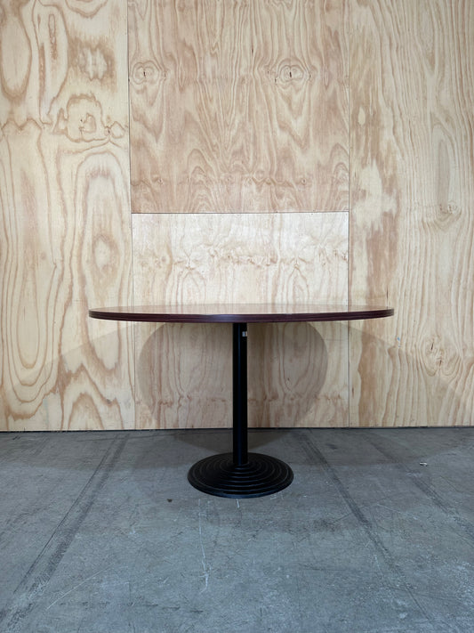 Oak round table Black Base