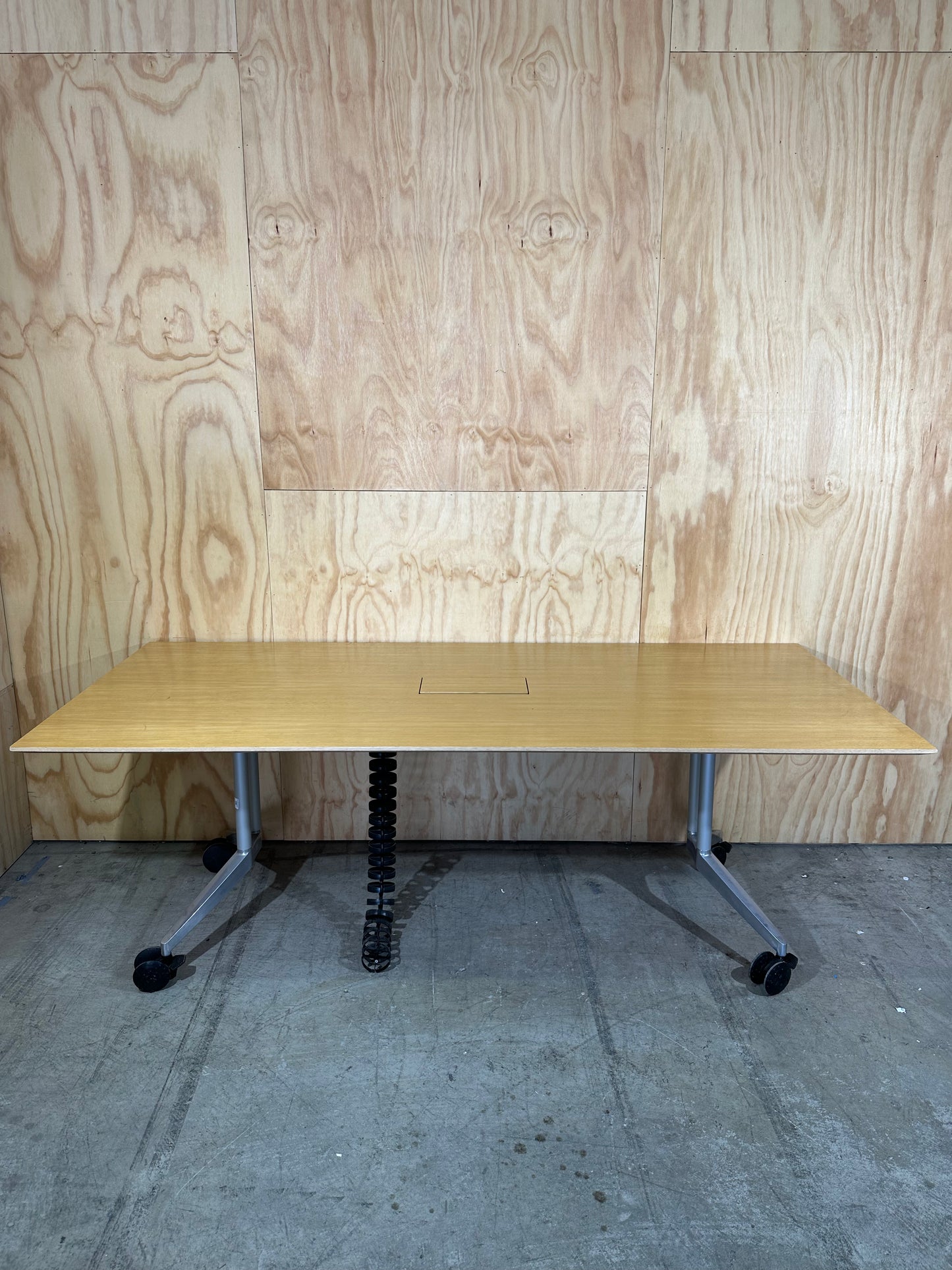 Wilkhahn meeting table with cable management on castors