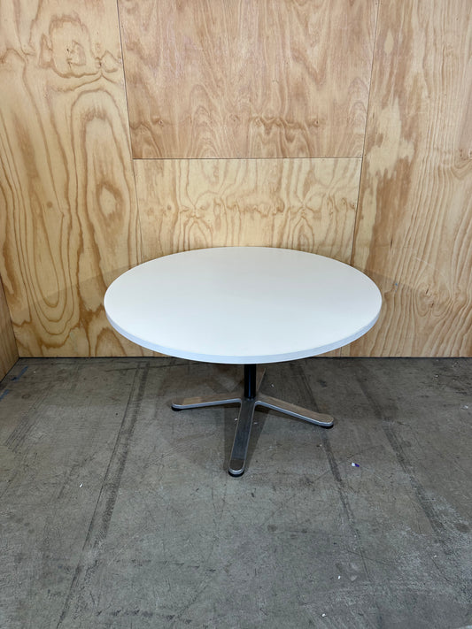 Wide round table in white with chrome base