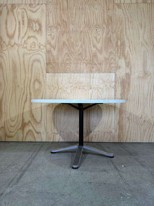 Wide round table in white with chrome base