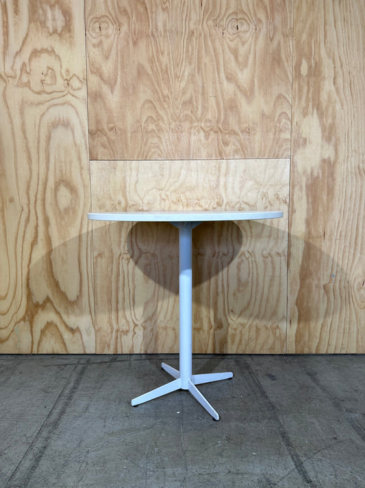 Round coffee table on 4 star base