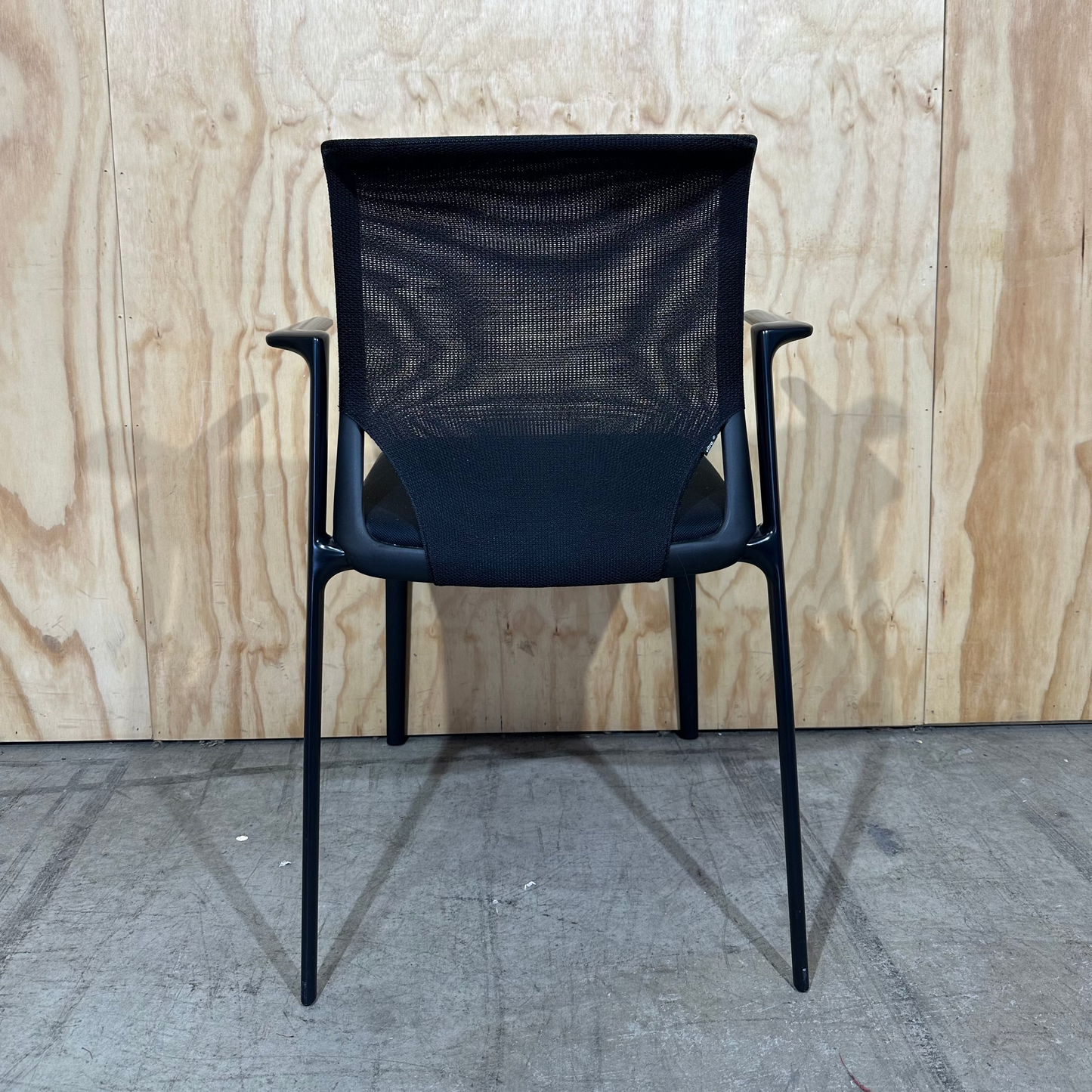Vitra MedaSlim Waiting Chair with matte black arms