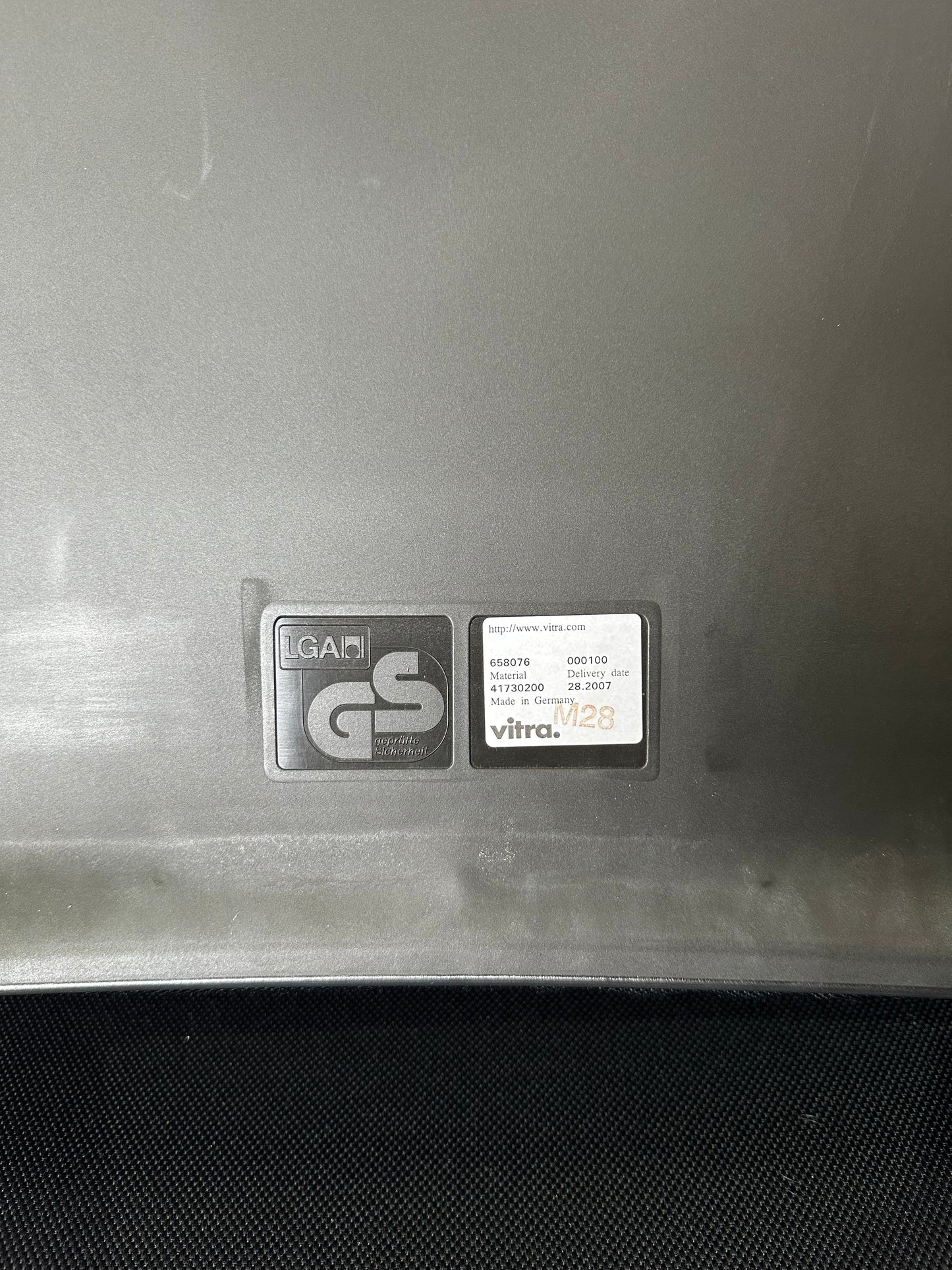 Vitra MedaSlim Waiting Chair with matte black arms