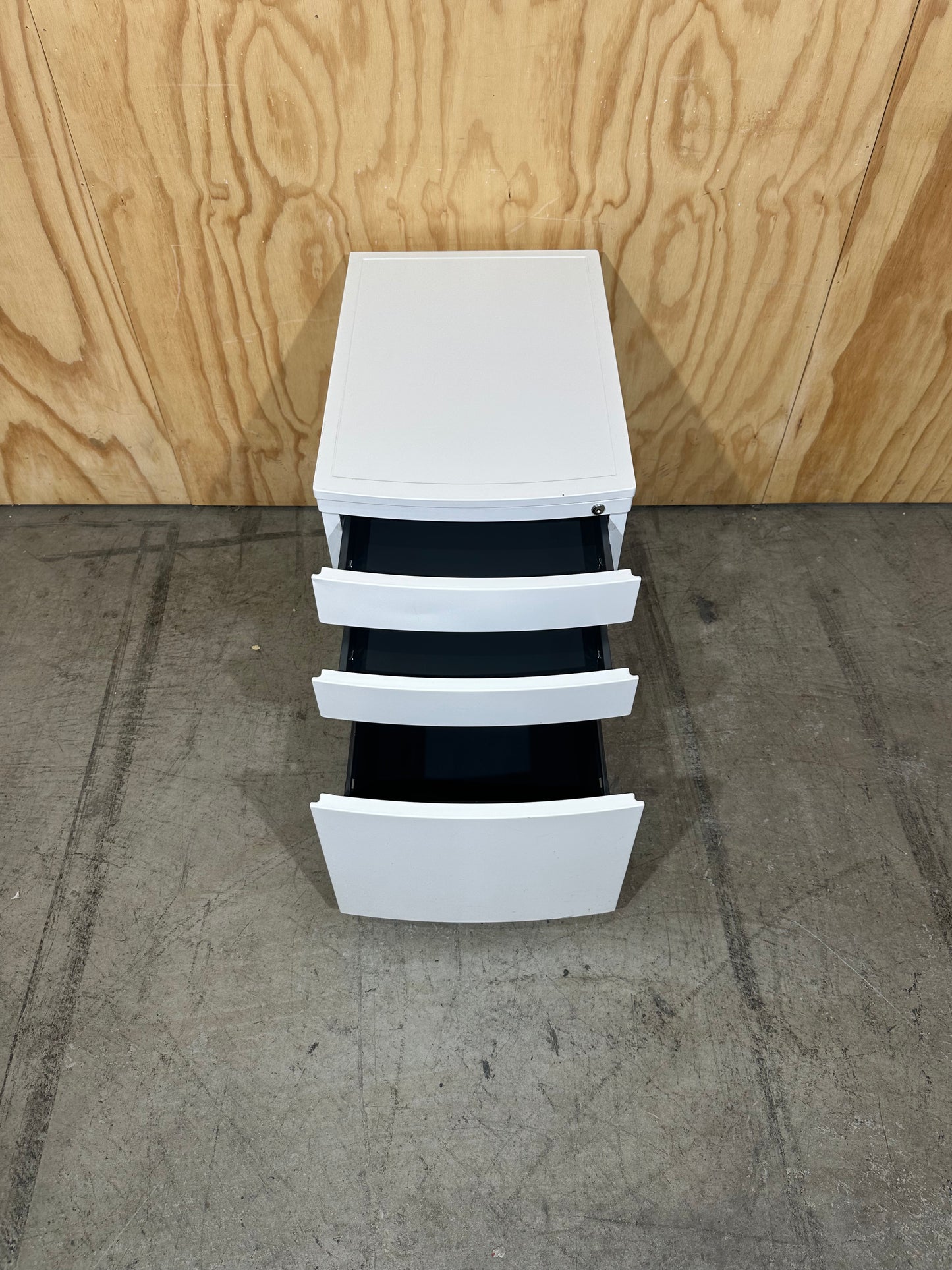 Curved white 3 drawer pedestal