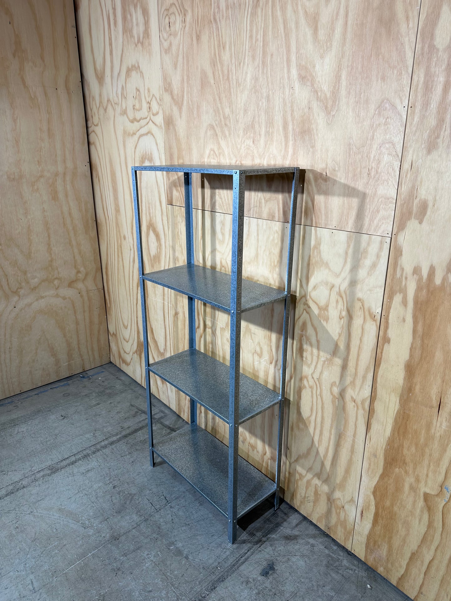Metal shelving unit