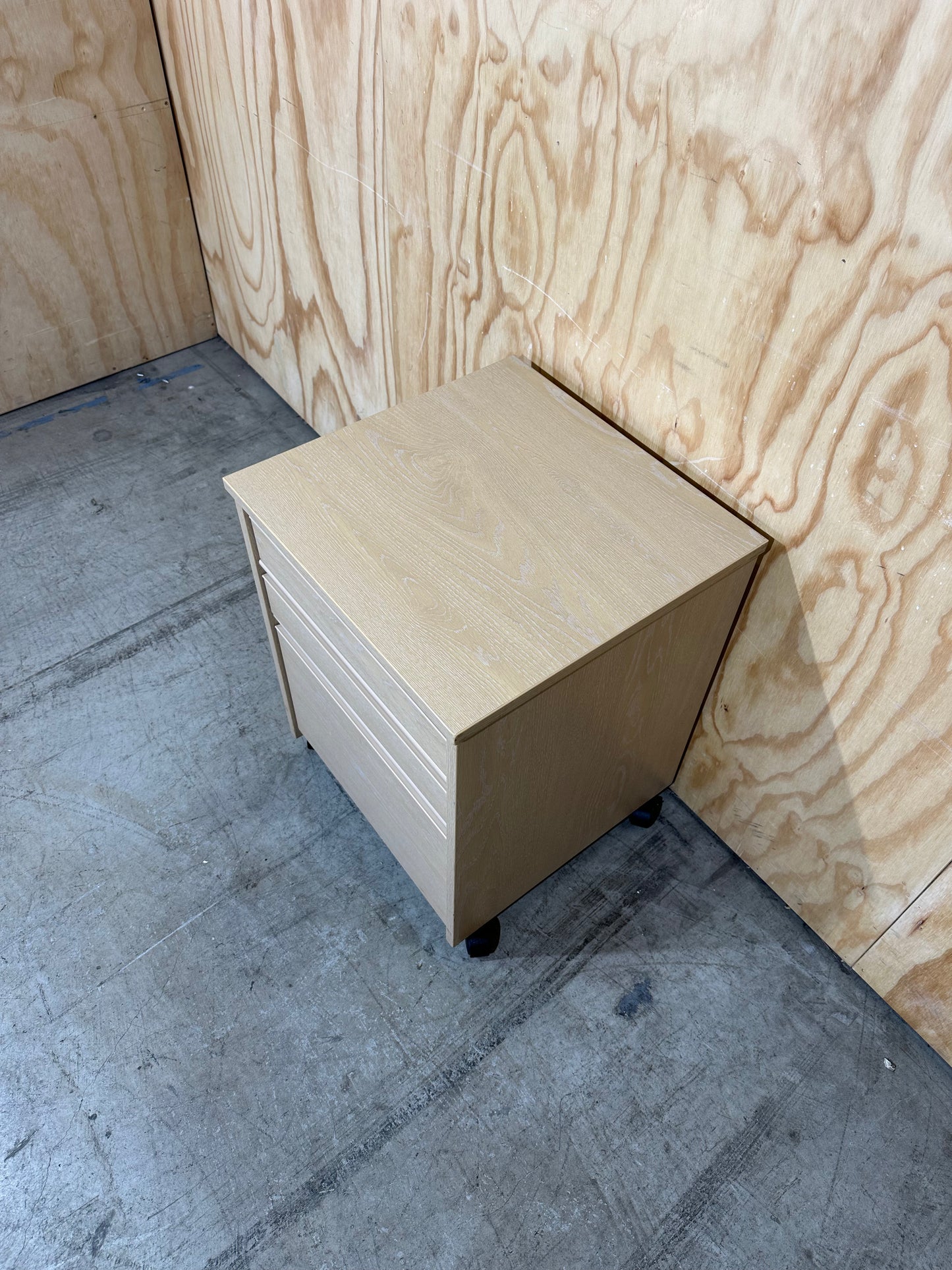 Wood veneer 3 drawer pedestal