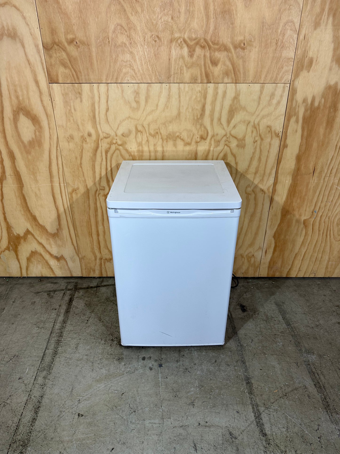 Westinghouse RP131T Single Door Bar Fridge