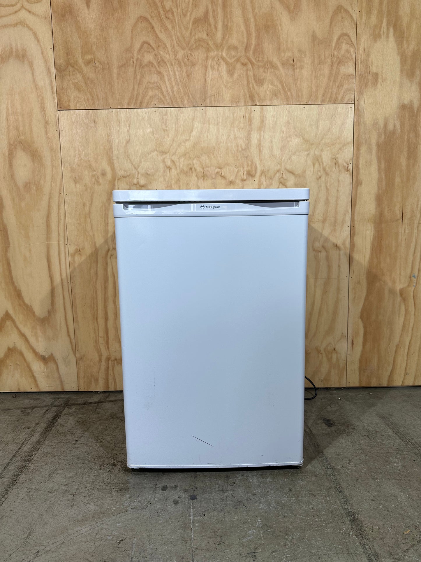 Westinghouse RP131T Single Door Bar Fridge