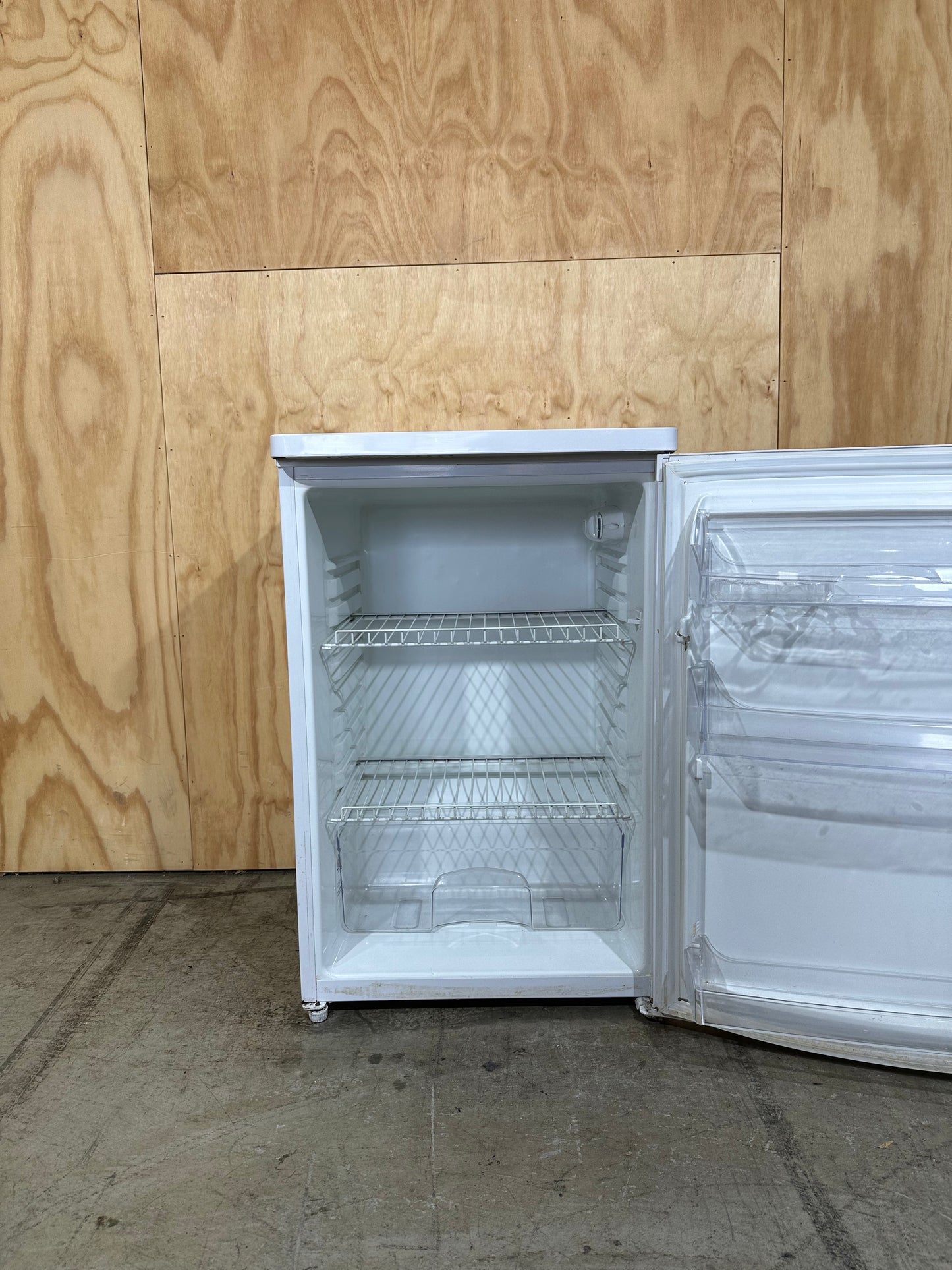 Westinghouse RP131T Single Door Bar Fridge
