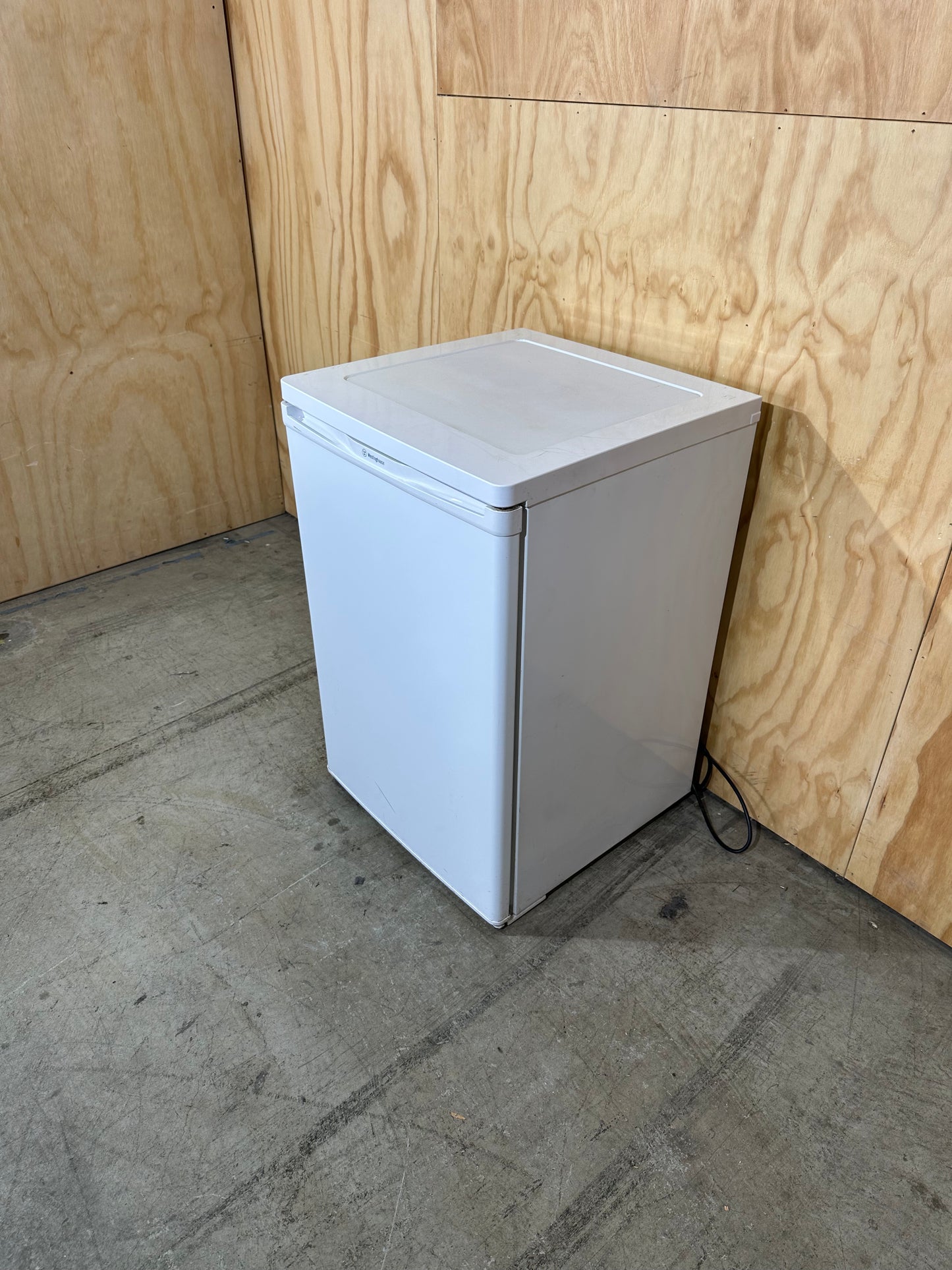 Westinghouse RP131T Single Door Bar Fridge