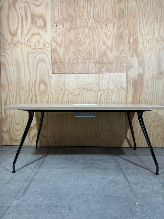 Krost Velo Meeting Table with powerbox