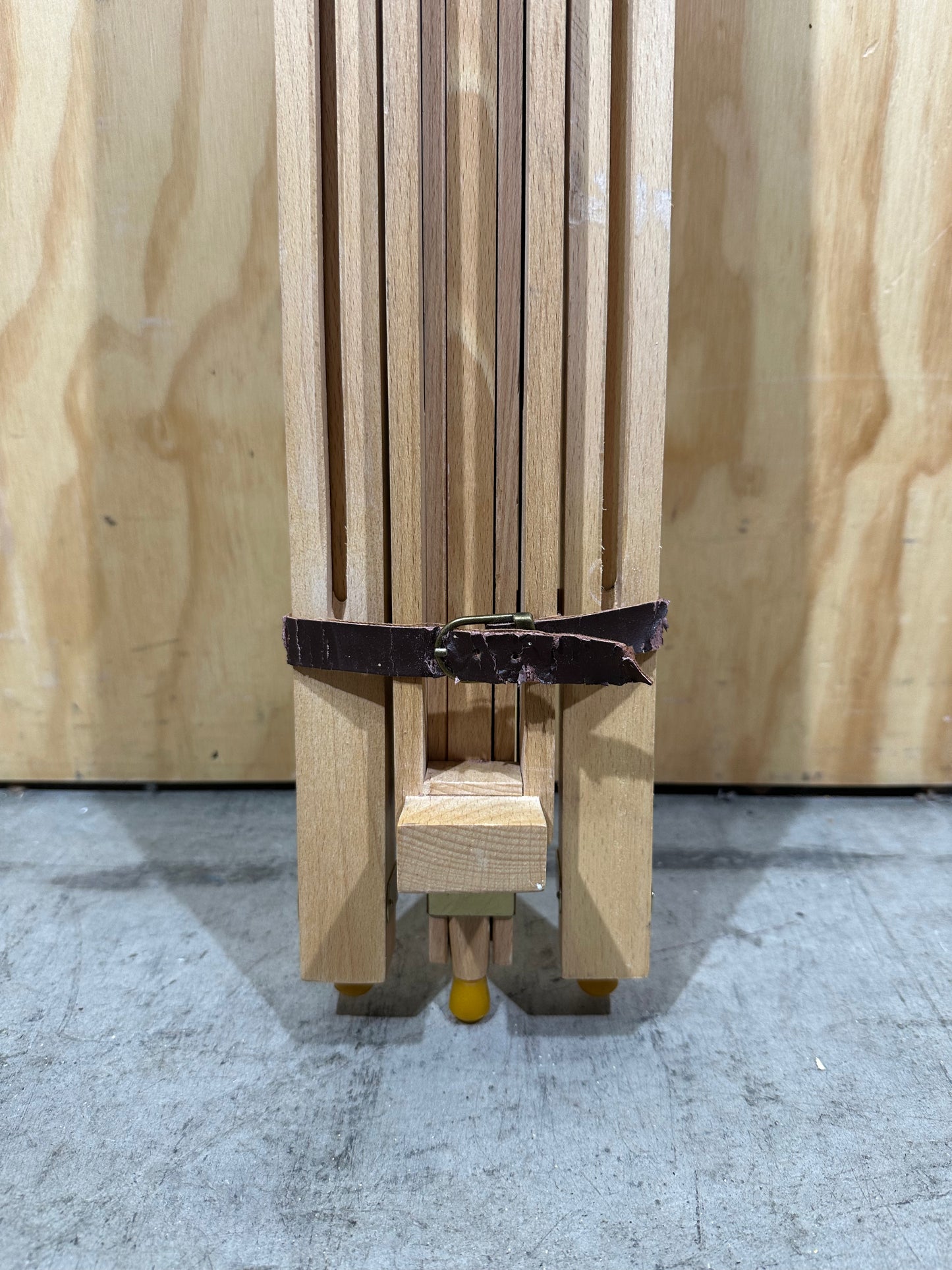 Easel