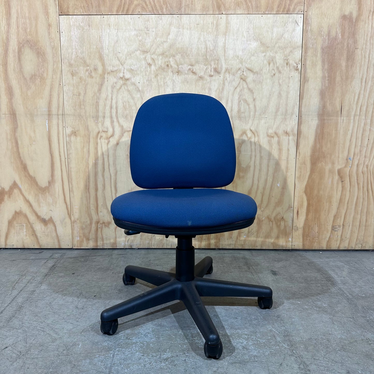 Stem Task Chair in Blue