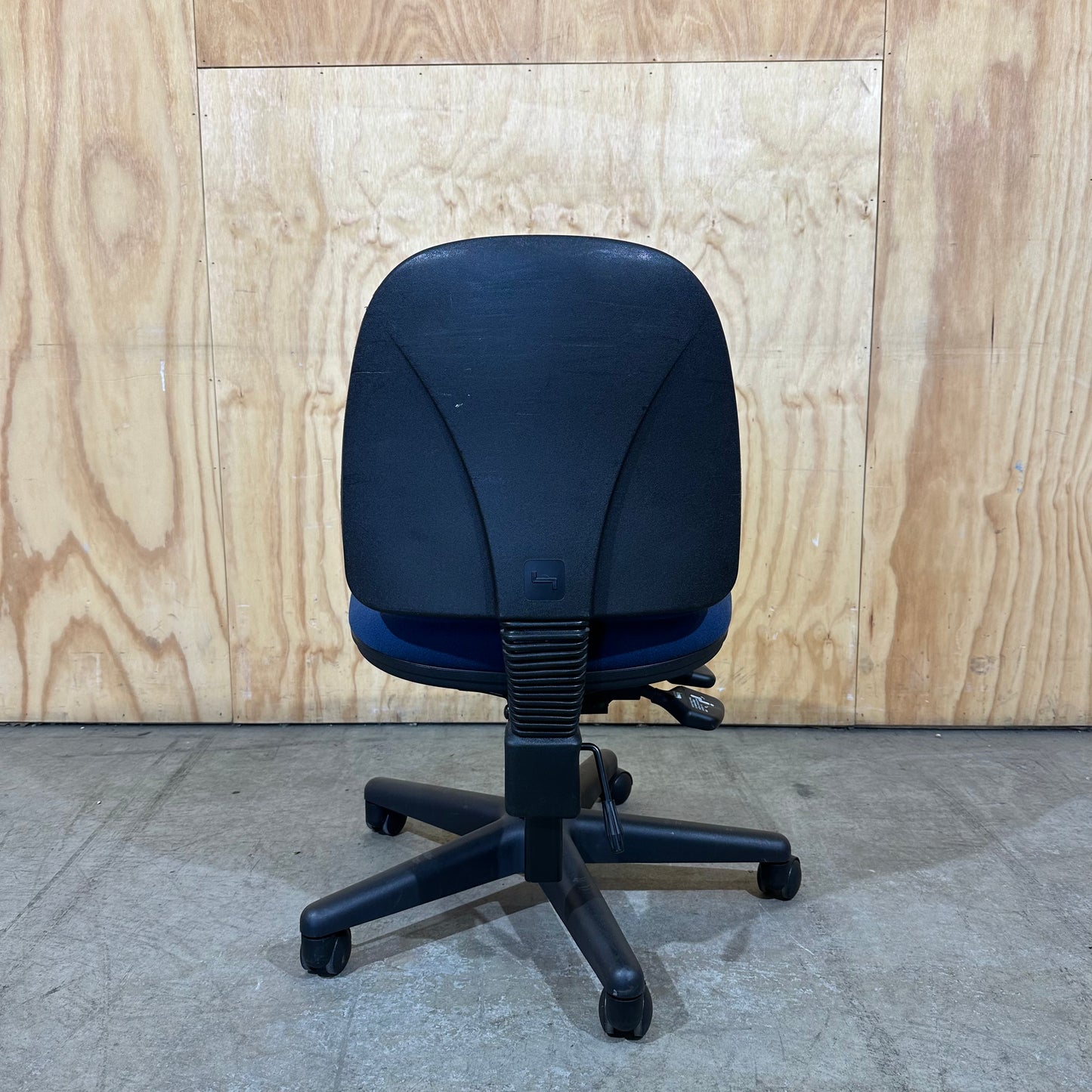 Stem Task Chair in Blue
