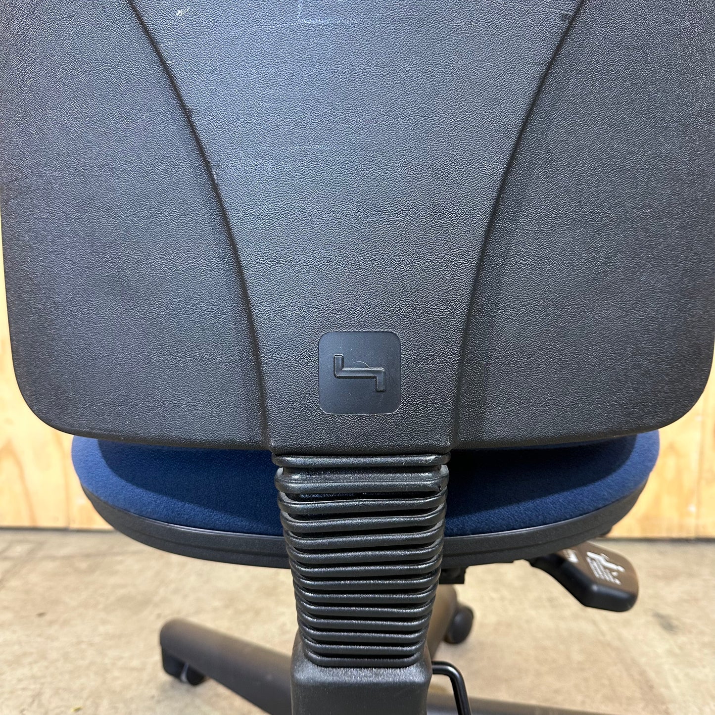 Stem Task Chair in Blue
