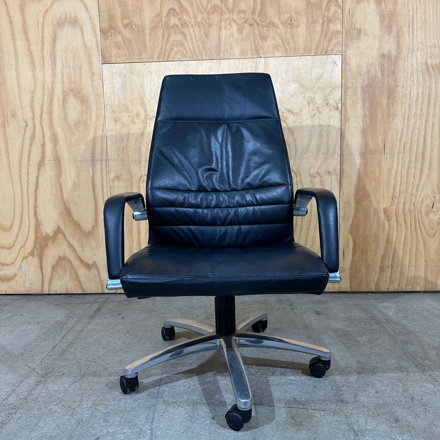 Burgtec Executive Leather Task Chair in Black