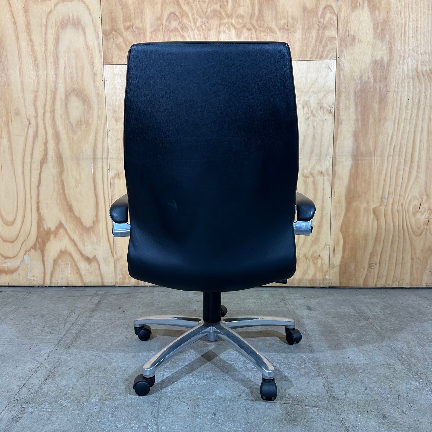 Burgtec Executive Leather Task Chair in Black
