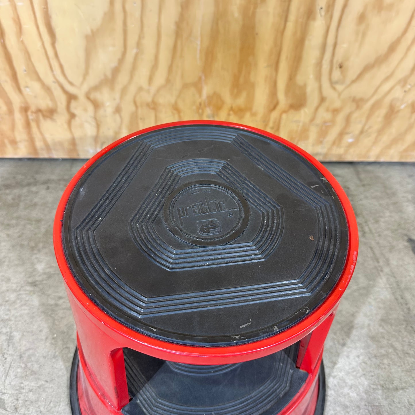 Red Practic Movable Step Stool