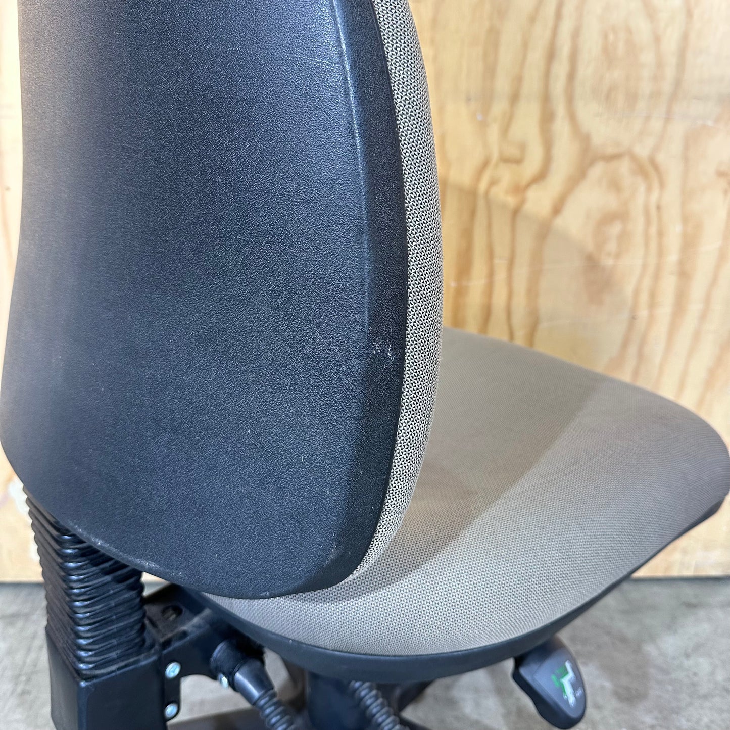 Eclipse Medium Back 3-Lever Ergonomic Task Chair
