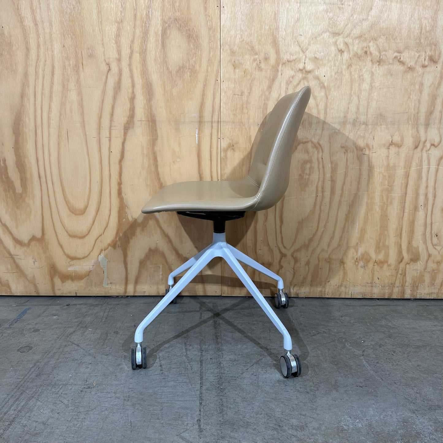 Avanta Unica Swivel Chair