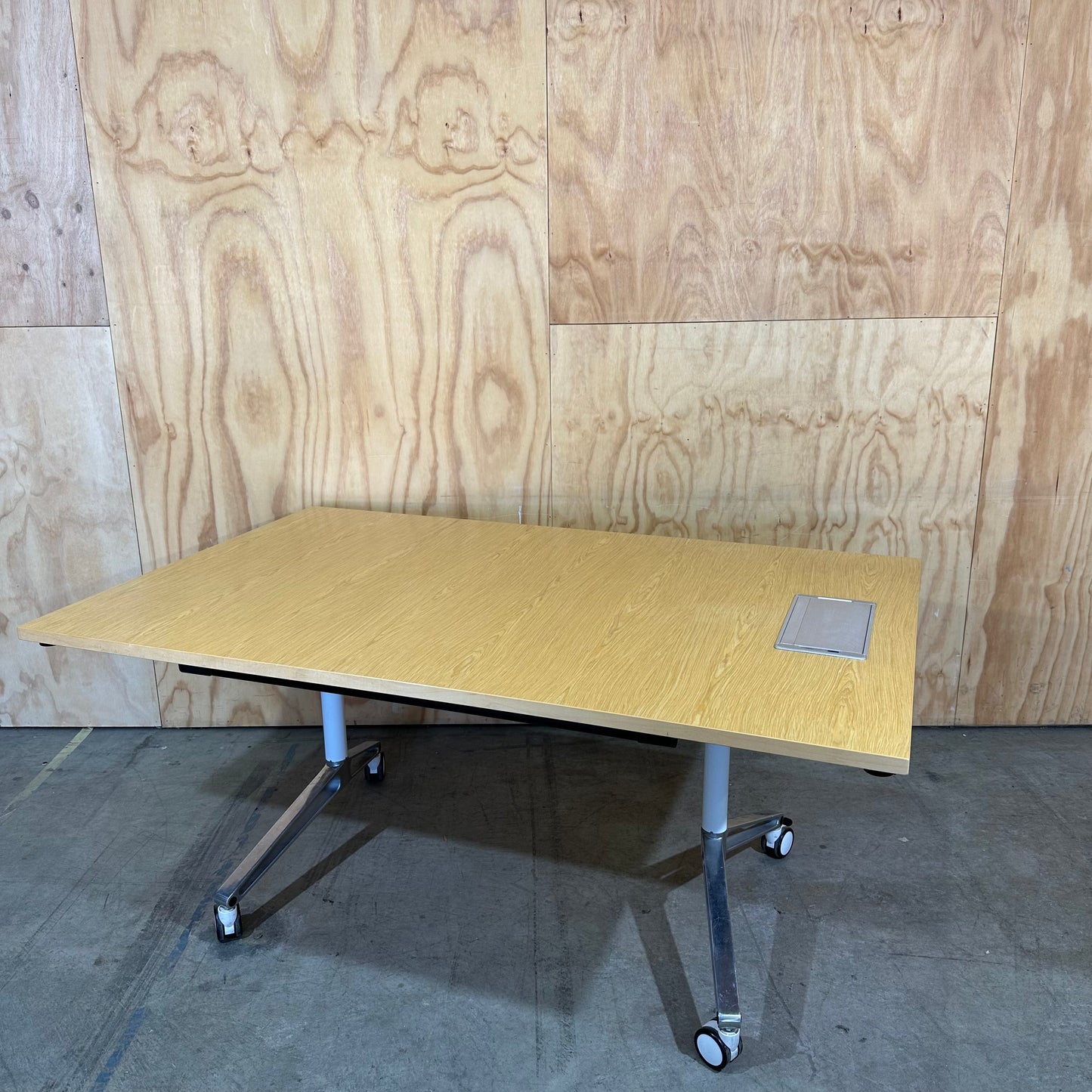 Thinking Works U.R Flip Table