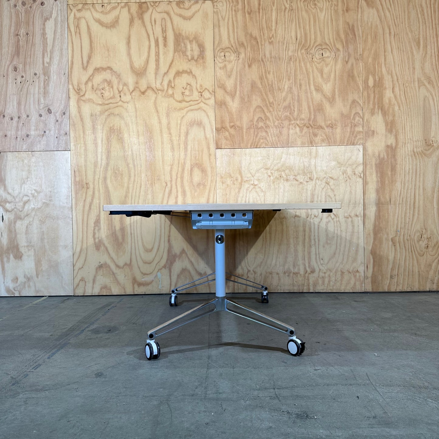 Thinking Works U.R Flip Table