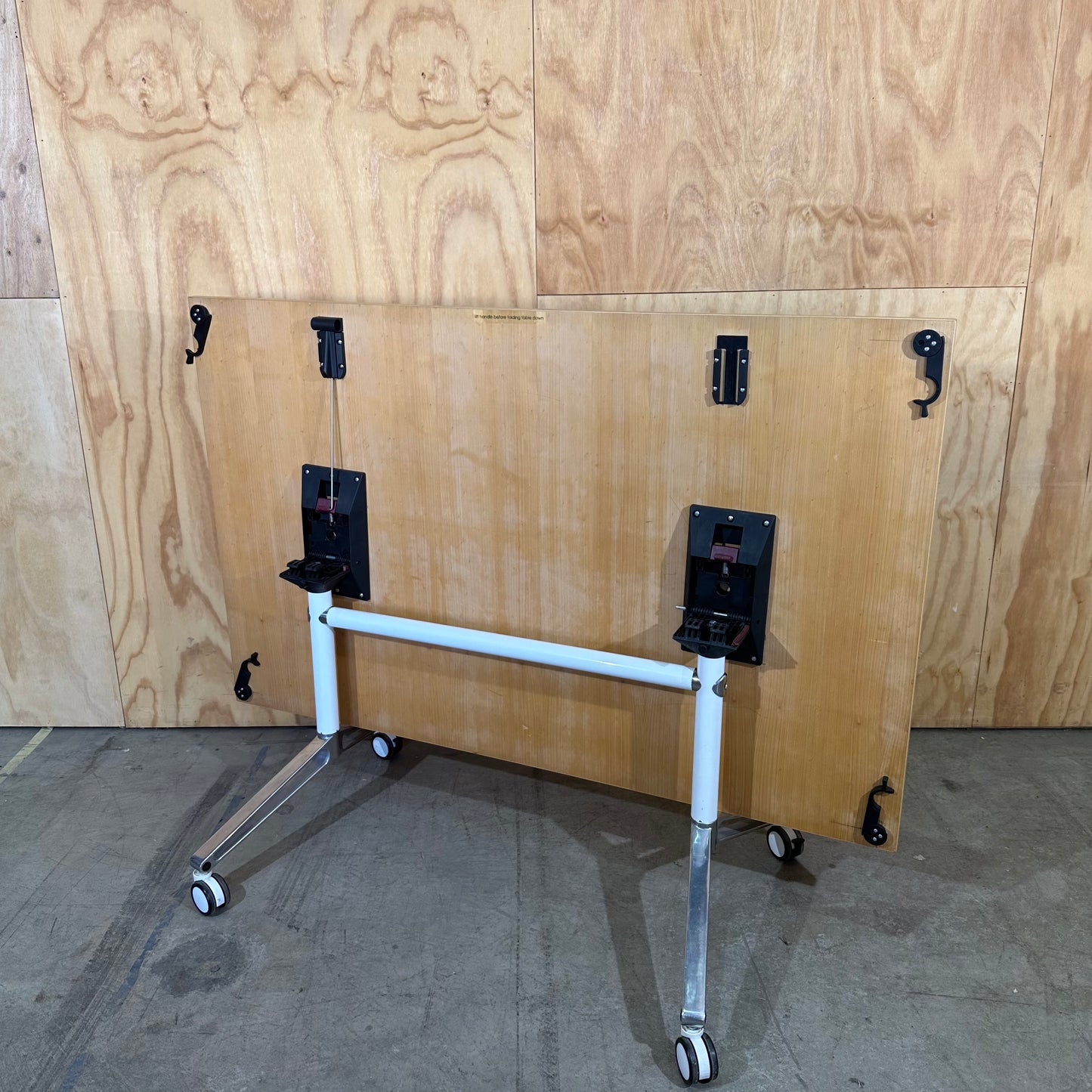 Thinking Works U.R Flip Table