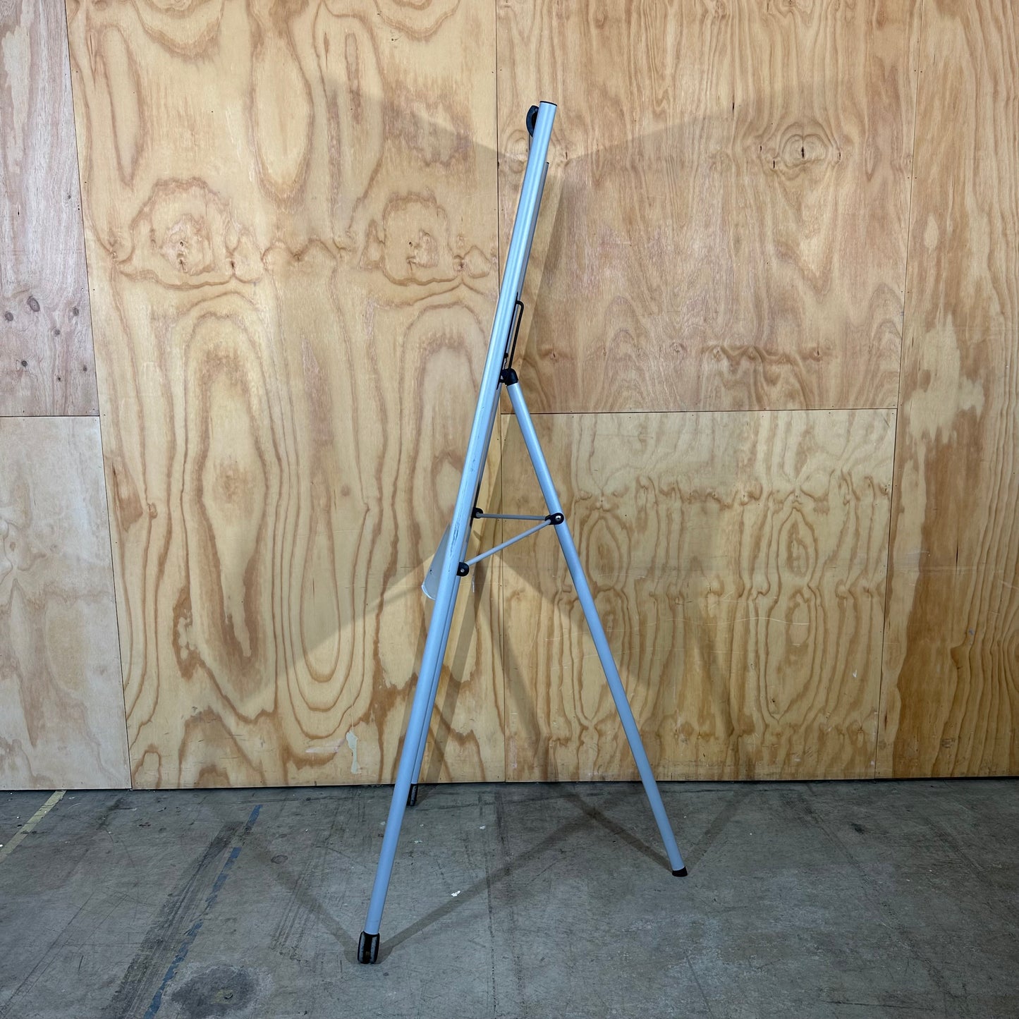 Flipchart Whiteboard on Tripod Easel