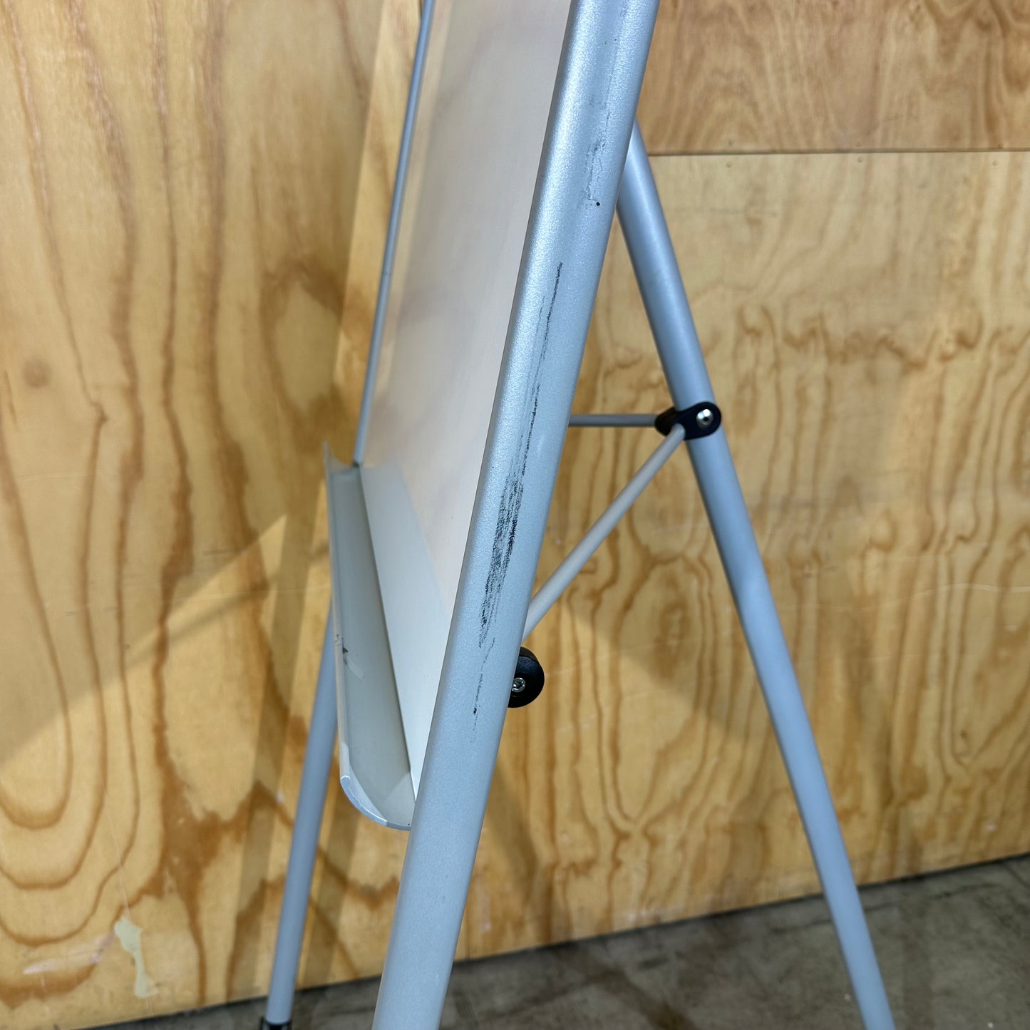 Flipchart Whiteboard on Tripod Easel