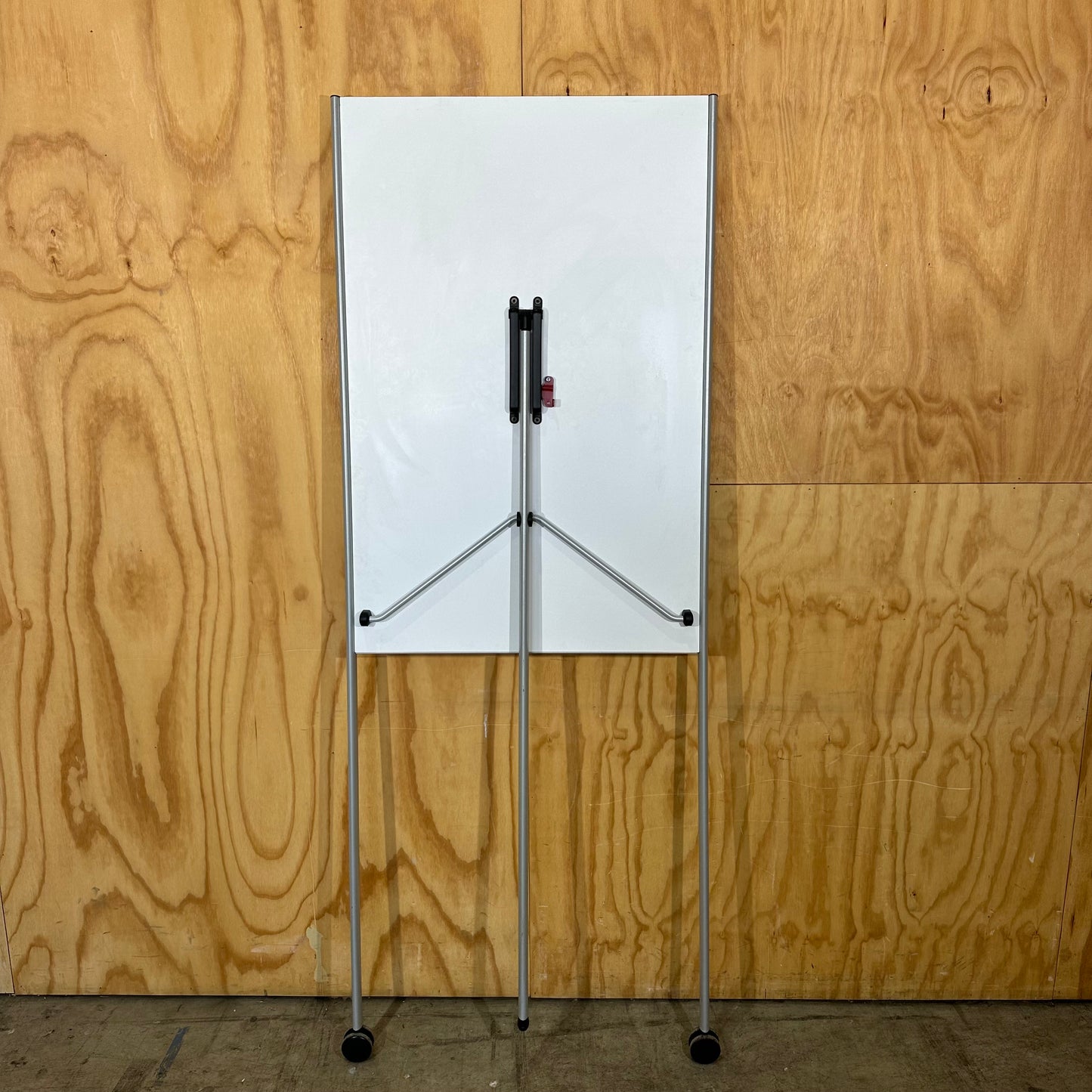 Flipchart Whiteboard on Tripod Easel