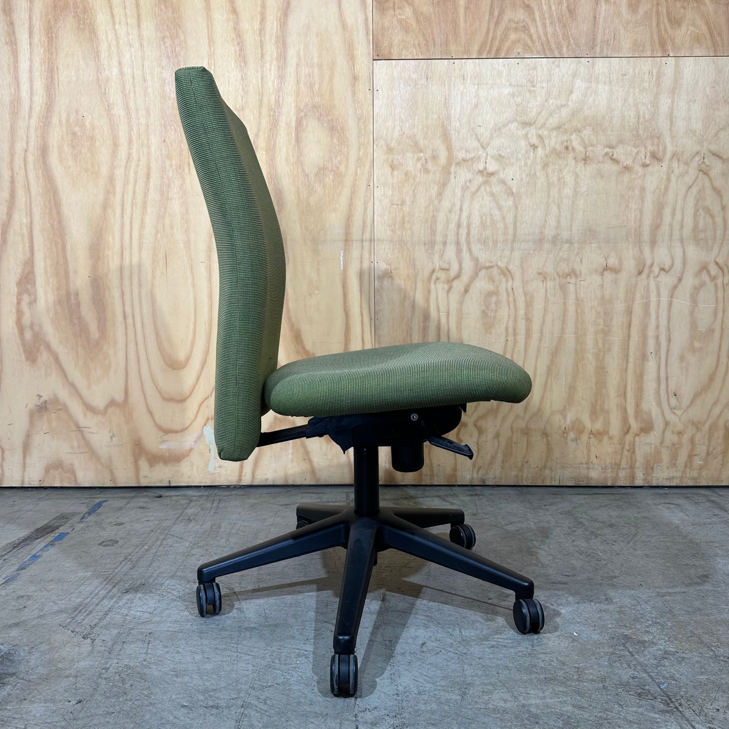 Ene Therapeutic Office Chair in Olive Green