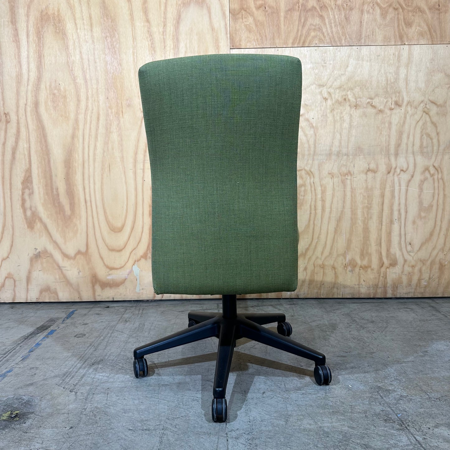 Ene Therapeutic Office Chair in Olive Green