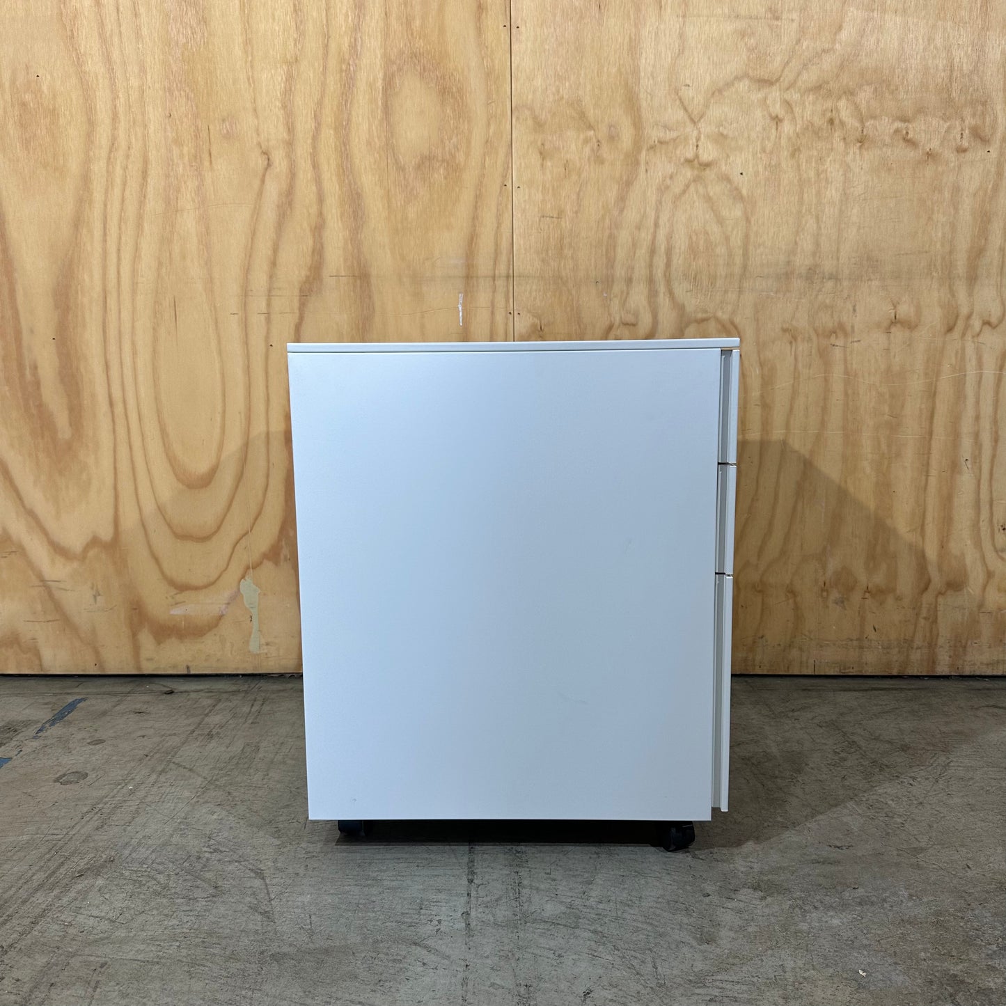 Steelco White Mobile Pedestal