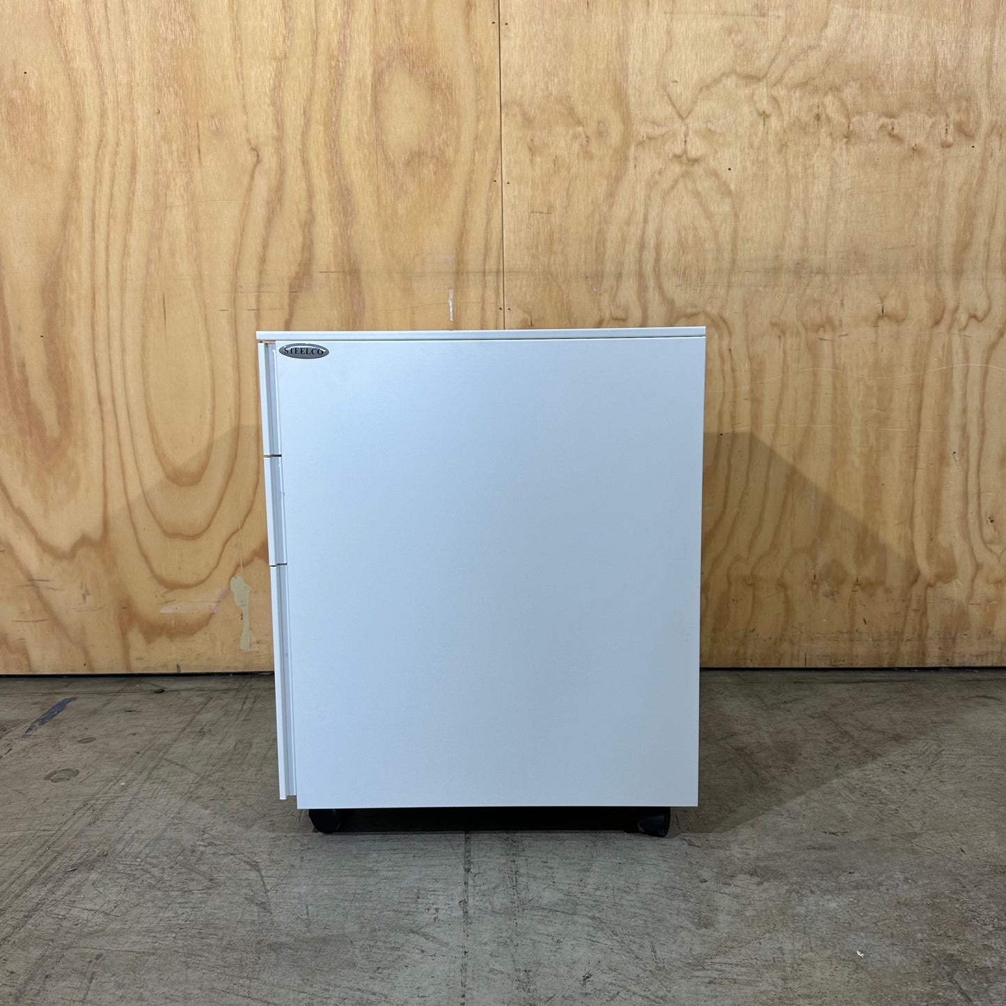 Steelco White Mobile Pedestal