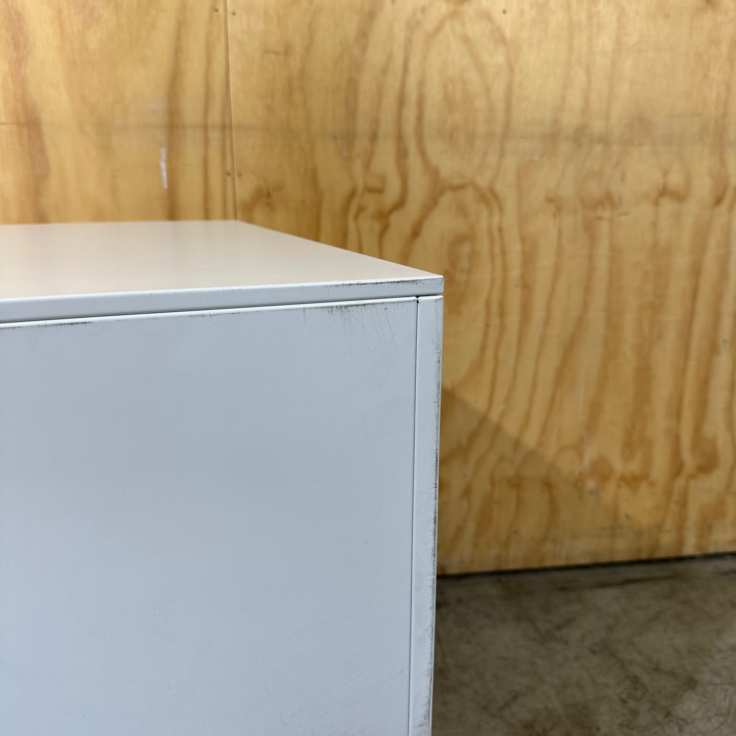 Steelco White Mobile Pedestal