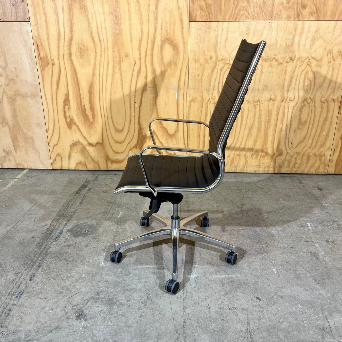Artiss Highback Faux Leather Executive Chair