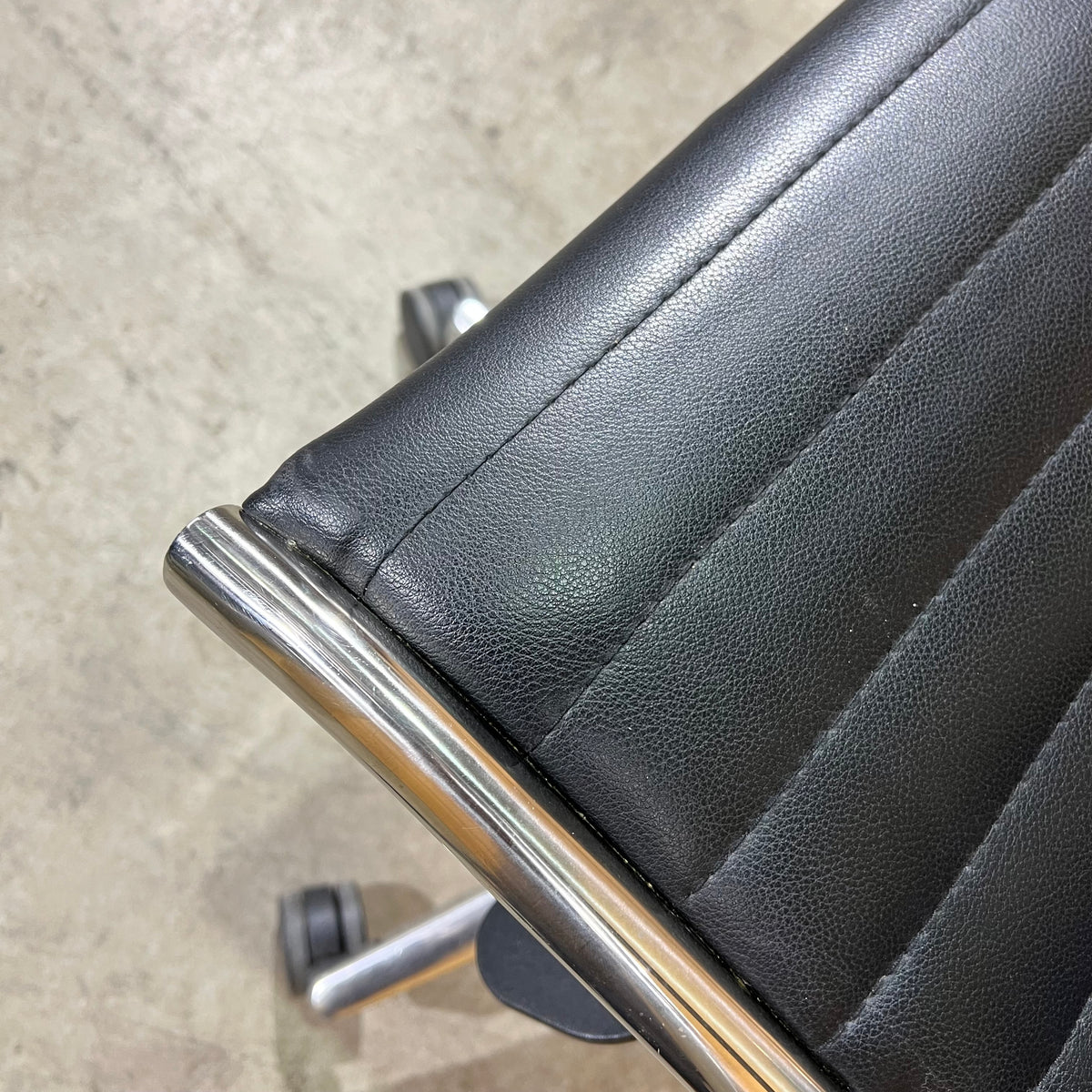 Artiss Highback Faux Leather Executive Chair