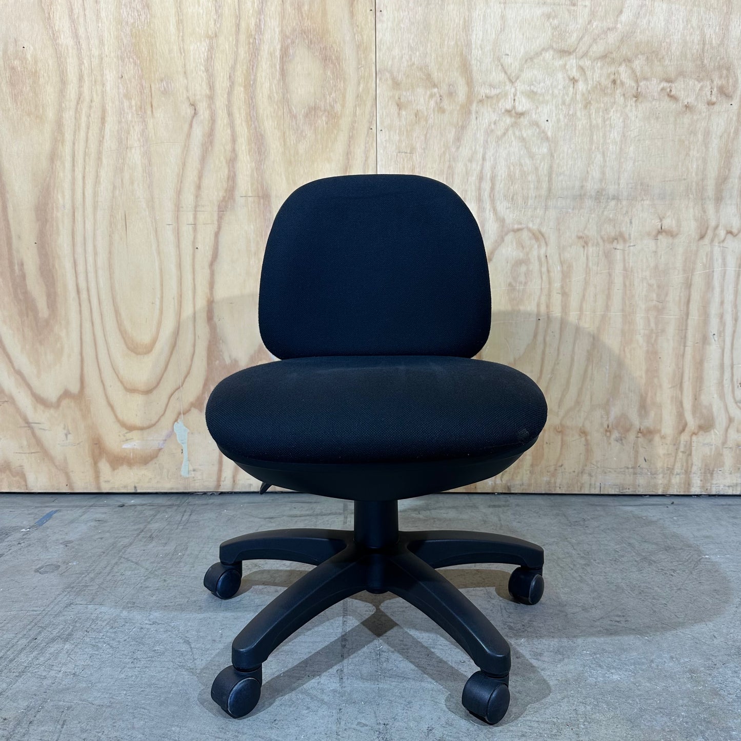 Pago Low Back Task Chair