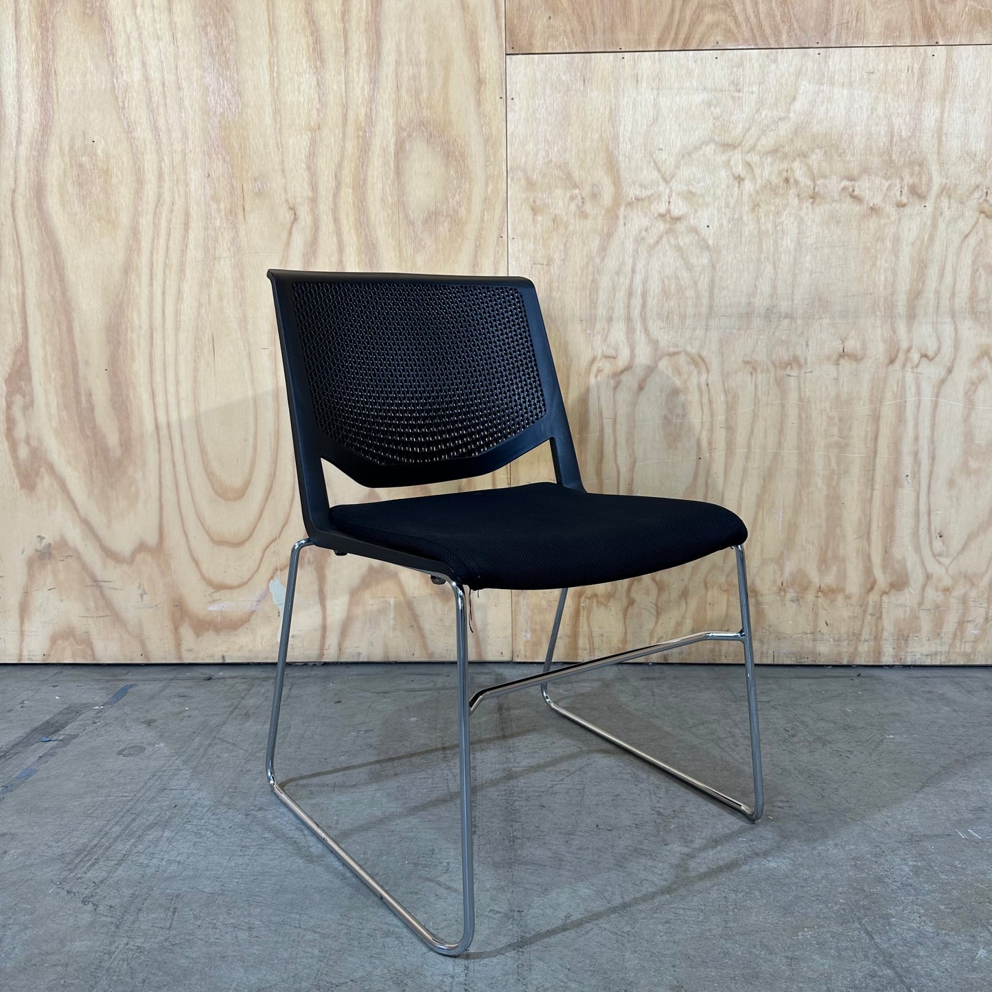 Black Mesh Visitor "Tweet" Chair