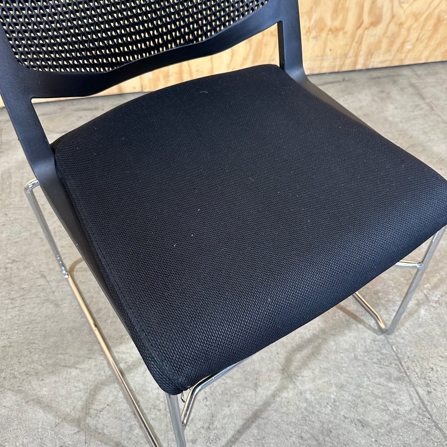Black Mesh Visitor "Tweet" Chair
