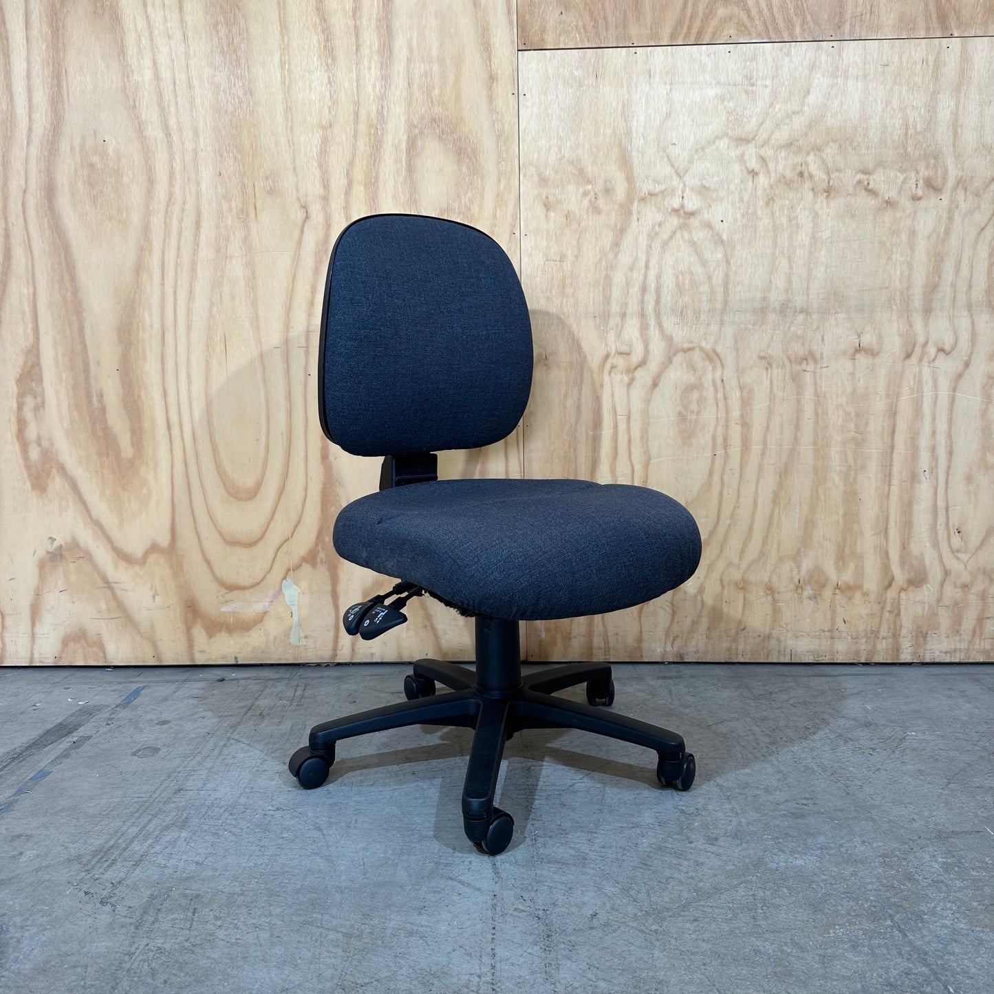Gregory Task Chair in Grey