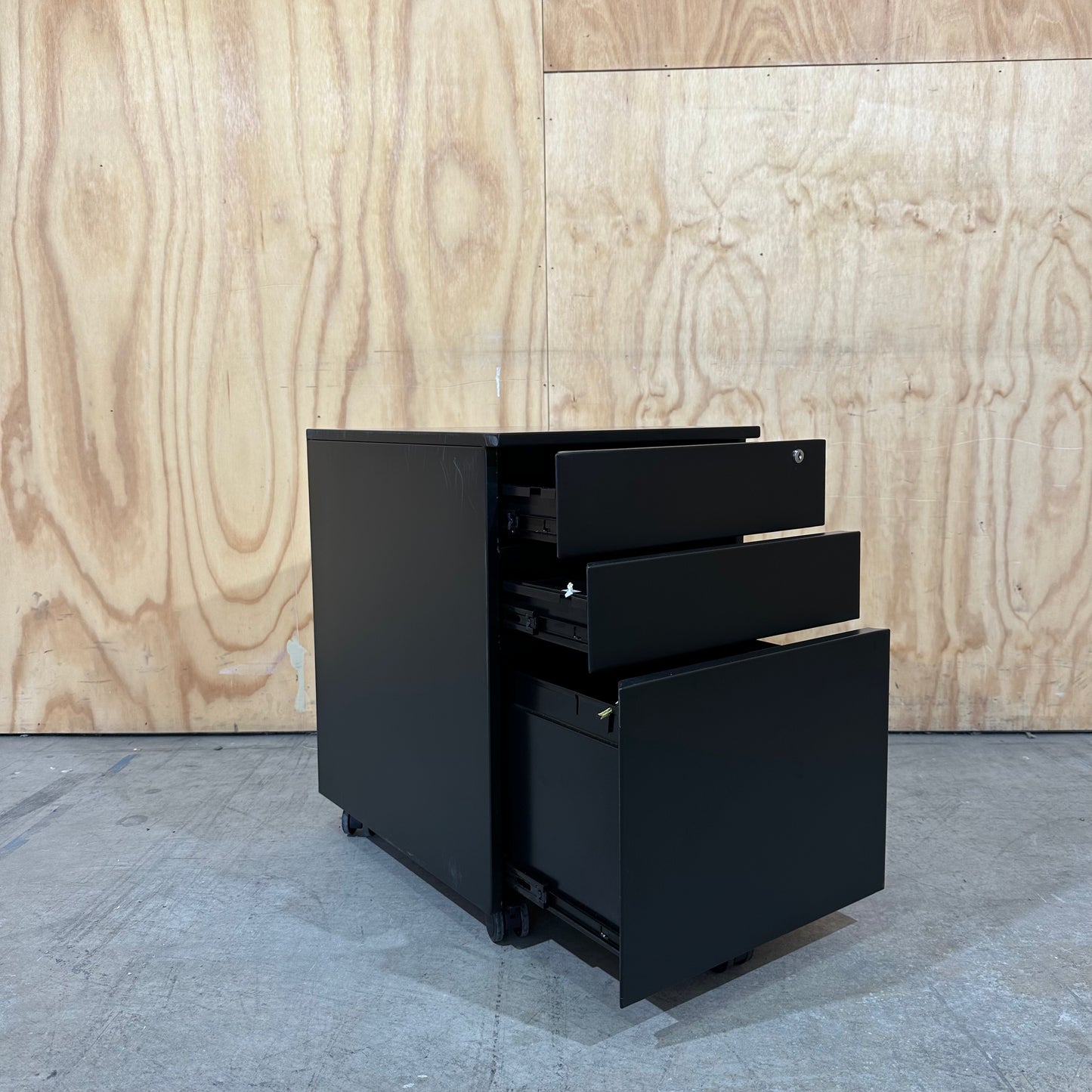 Black Metal Pedestal