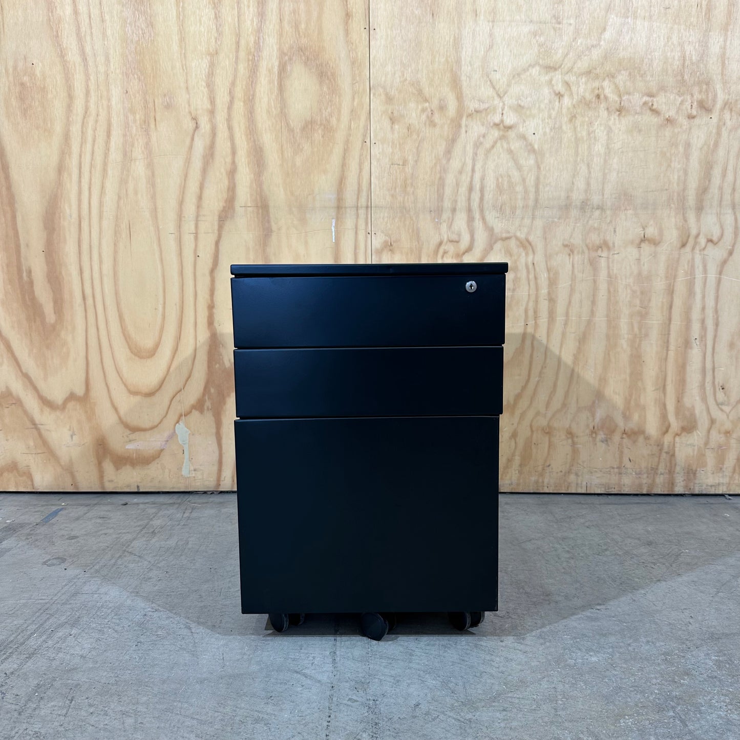 Black Metal Pedestal