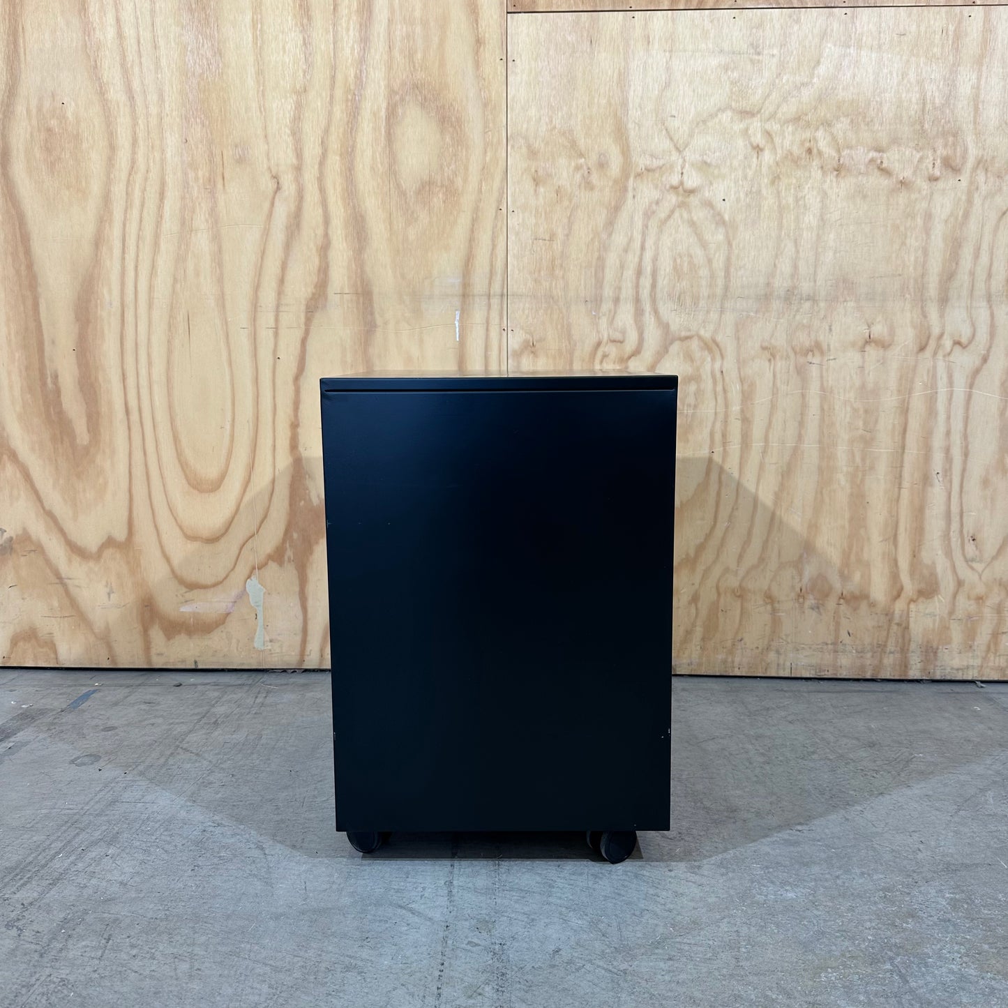 Black Metal Pedestal