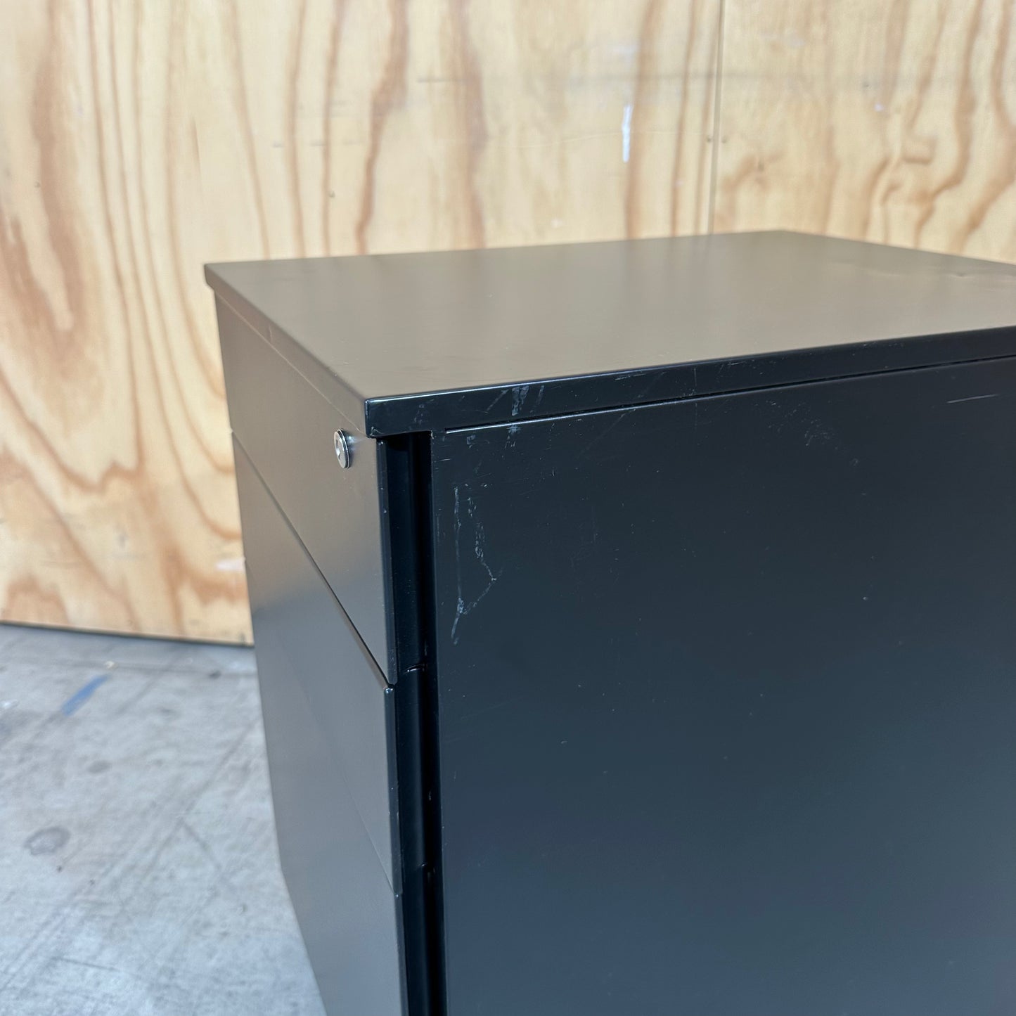 Black Metal Pedestal