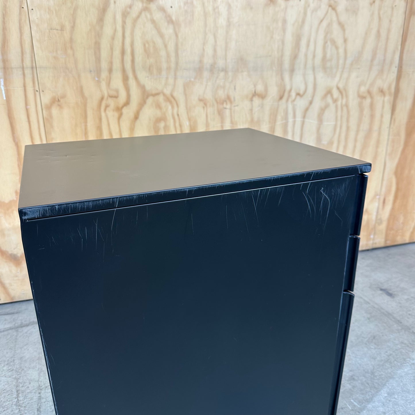 Black Metal Pedestal
